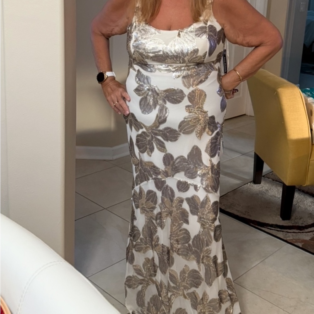 R & M Richards Cream and Gold Floral Wedding Dress size 16, gorgeous dress